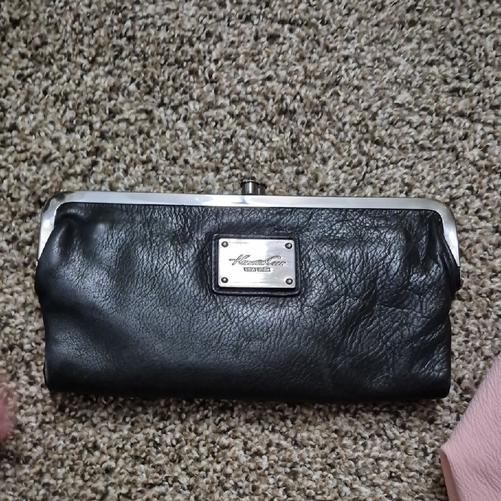 Kenneth Cole 🖤  Black Wristlet Clutch with Sleek Design